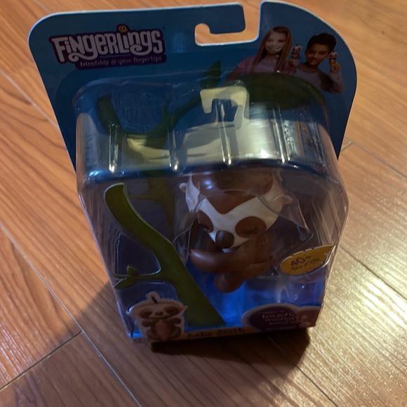 WowWee Fingerlings~ Kelsey the baby Sloth & Melon the baby Monkey - Picture 5 of 14